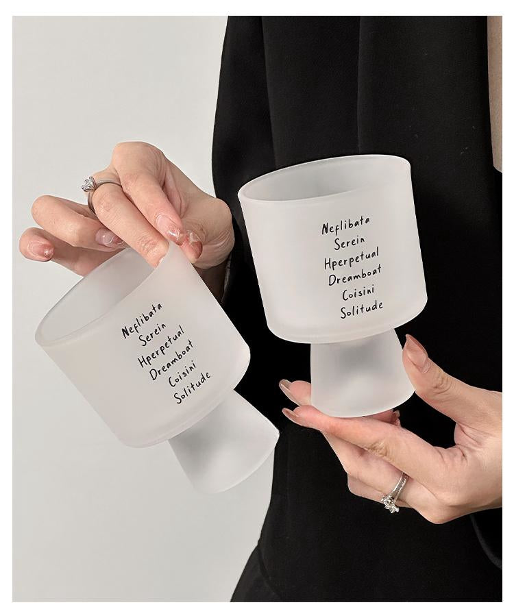 Coffee & Letters – Glas-Kaffeetasse mit Buchstaben