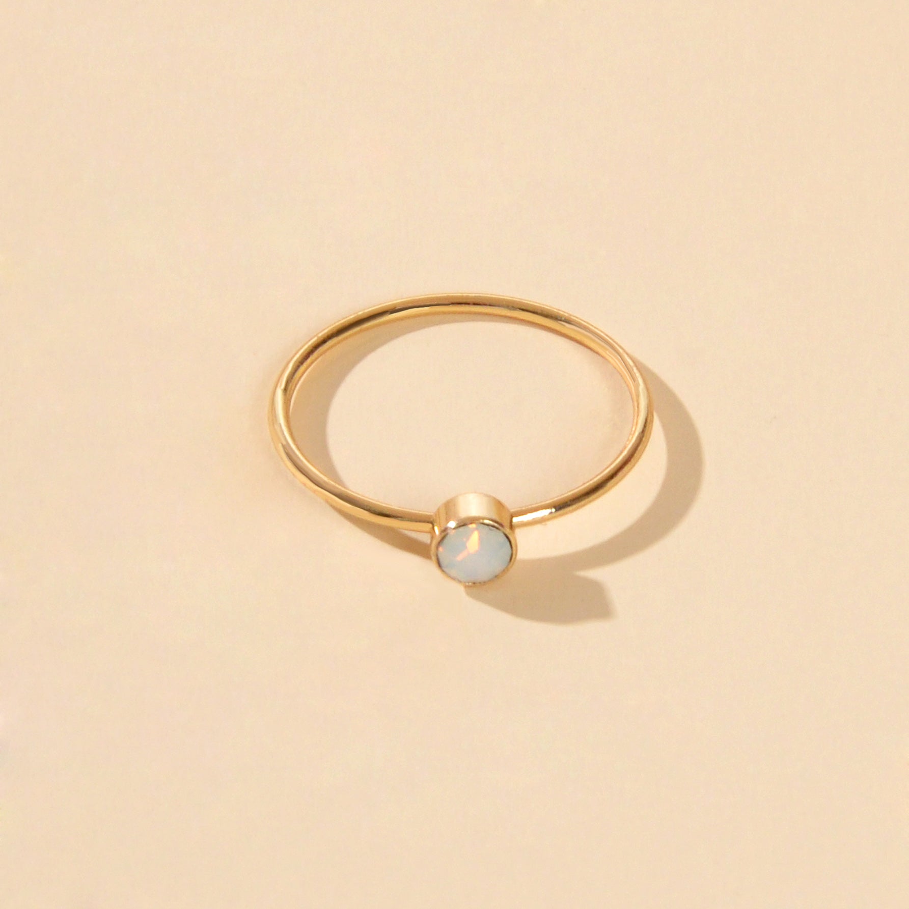 Simple Geometric White Acrylic Decor Gold Finger Wedding Party Wear Ring Jewelry-1